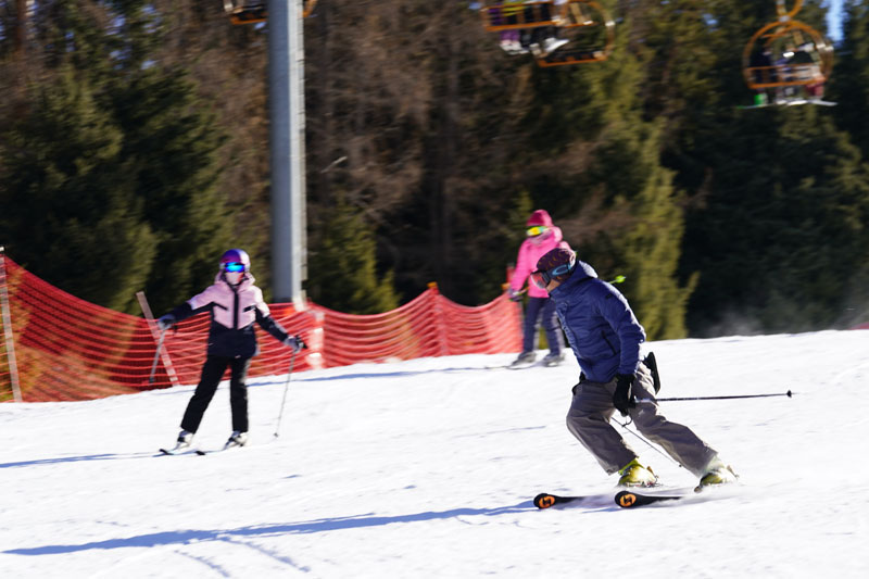 Инструктор по горным лыжам и сноуборду  Горнолыжная база Каракол. 