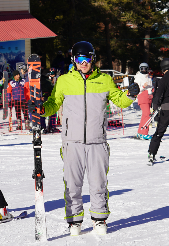 Инструктор по горным лыжам и сноуборду  Горнолыжная база Каракол. 